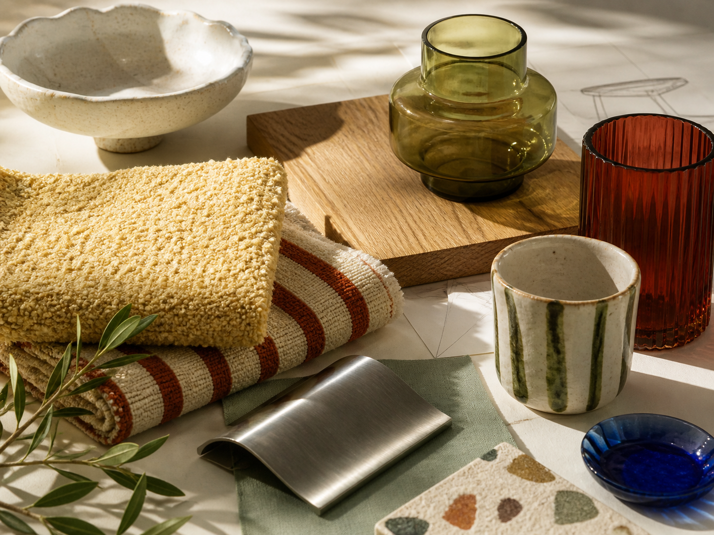 Bois, textiles, verre et céramique sélectionnés pour la maison